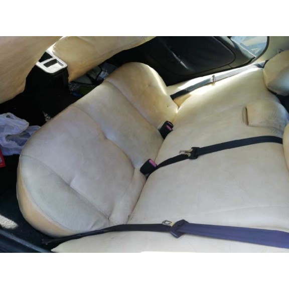 mitsubishi carisma berlina 5 (da0) del año 2000