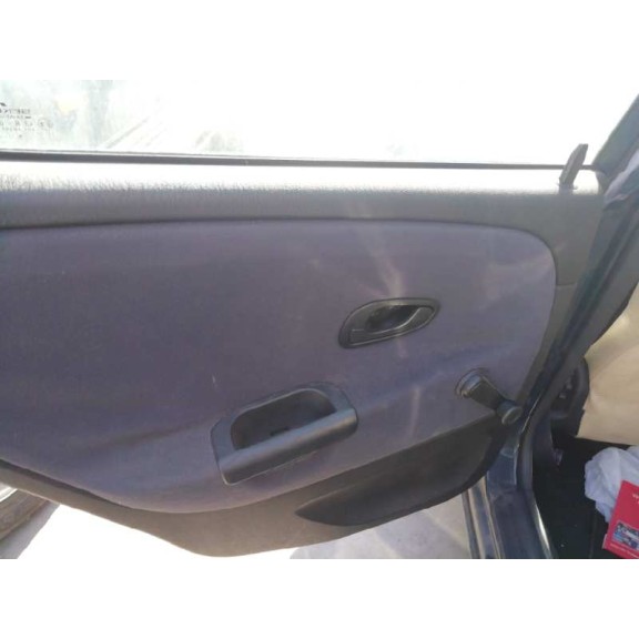 mitsubishi carisma berlina 5 (da0) del año 2000