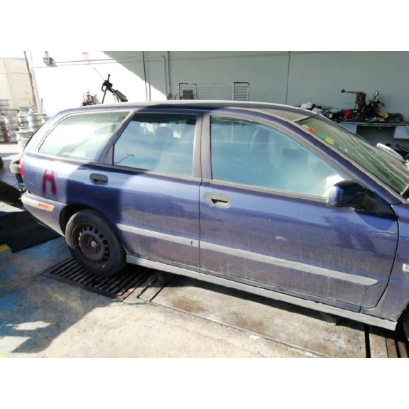 volvo v40 familiar del año 2003