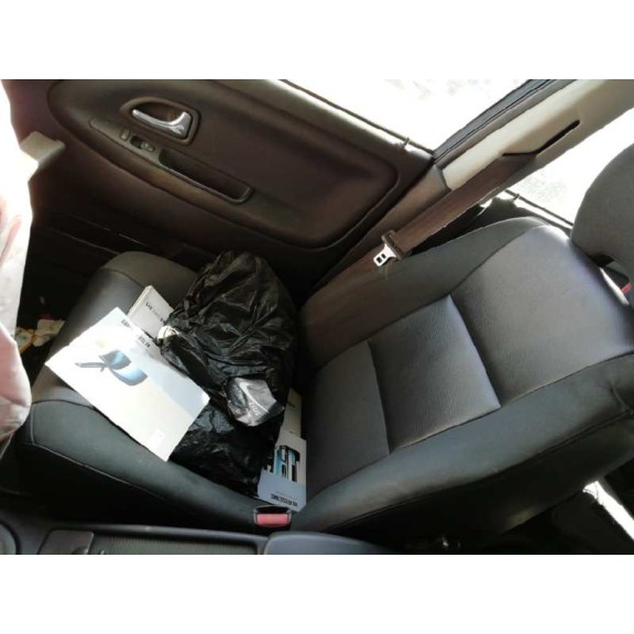 volvo v40 familiar del año 2003