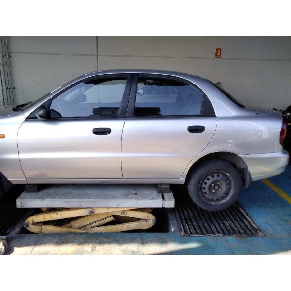 daewoo lanos del año 2002