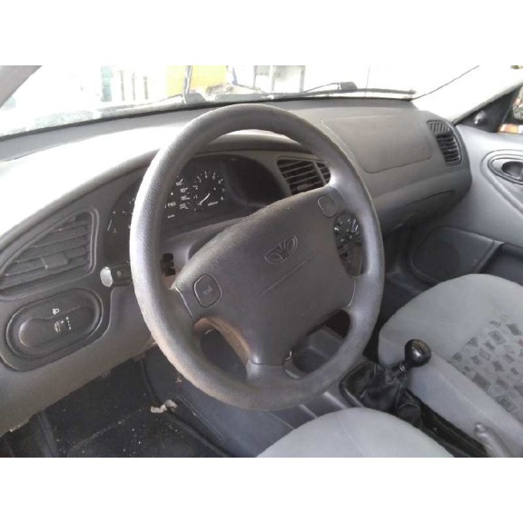 daewoo lanos del año 2002