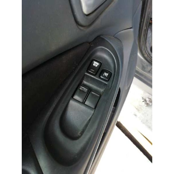 nissan almera (n16/e) del año 2004