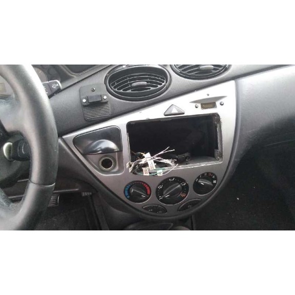 ford focus berlina (cak) del año 2001