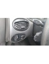 ford focus berlina (cak) del año 2001