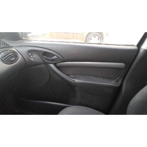 ford focus berlina (cak) del año 2001
