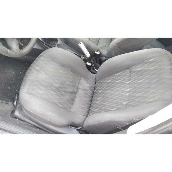 ford focus berlina (cak) del año 2001