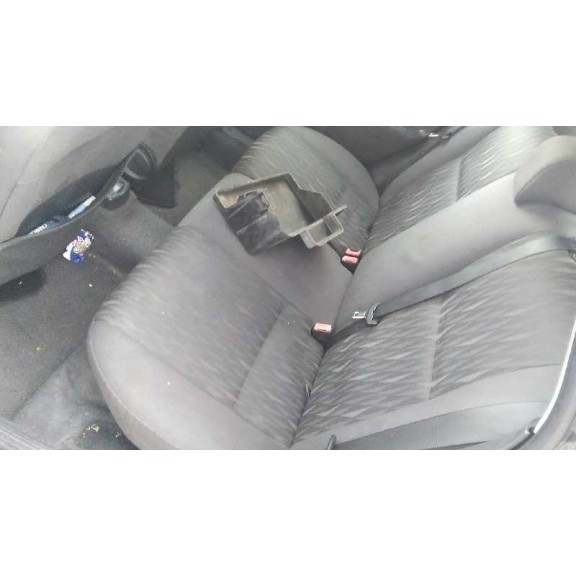 ford focus berlina (cak) del año 2001