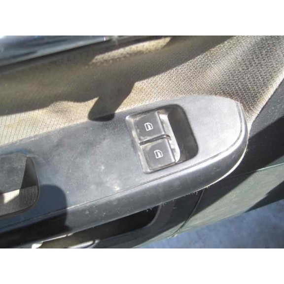 seat ibiza (6l1) del año 2002