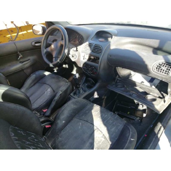 peugeot 206 berlina del año 2001