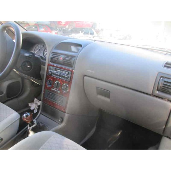 opel astra g berlina del año 2001