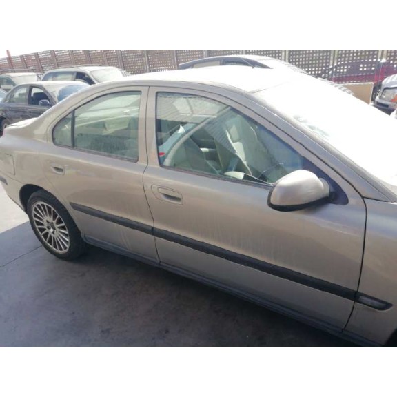 volvo s60 berlina del año 2001