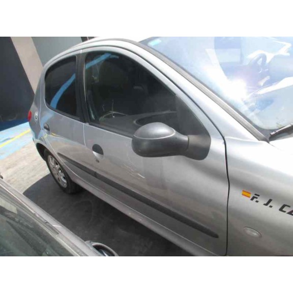 peugeot 206 berlina del año 2001