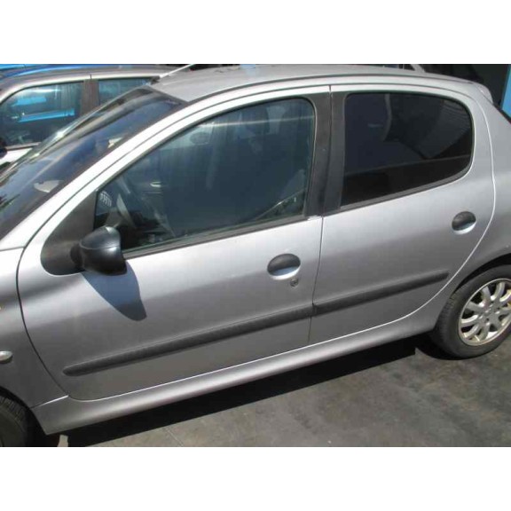 peugeot 206 berlina del año 2001