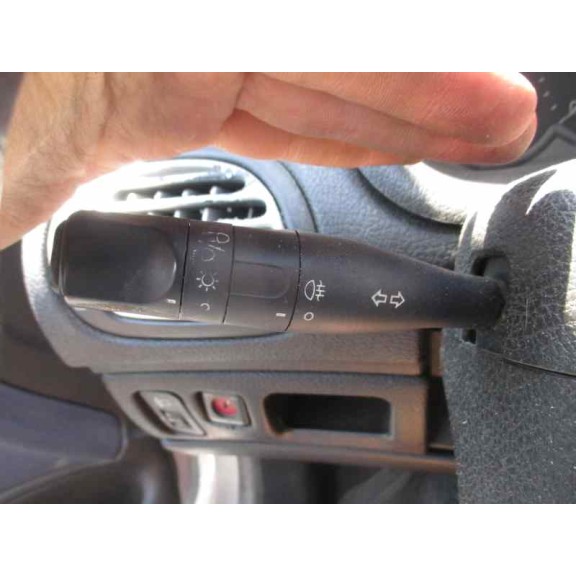 peugeot 206 berlina del año 2001