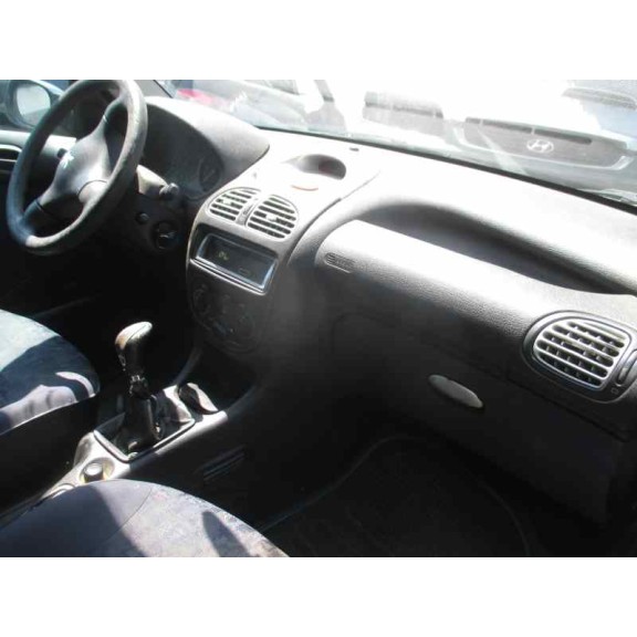 peugeot 206 berlina del año 2001