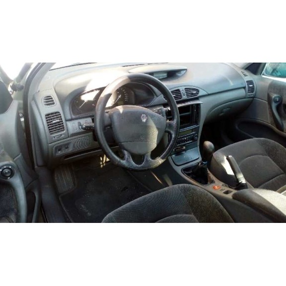 renault laguna ii (bg0) del año 2001