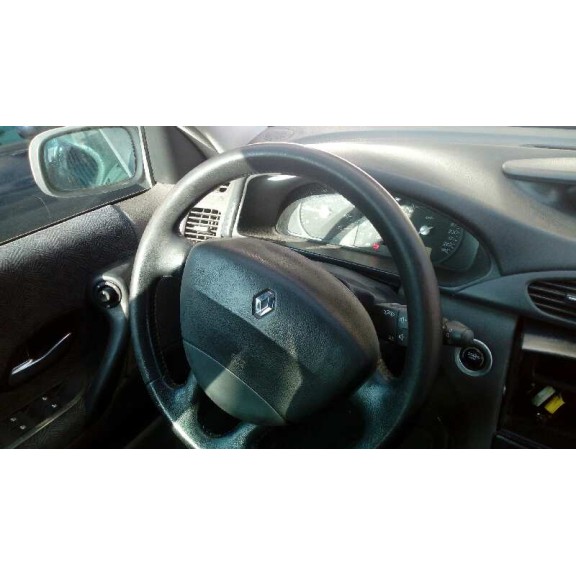 renault laguna ii (bg0) del año 2001