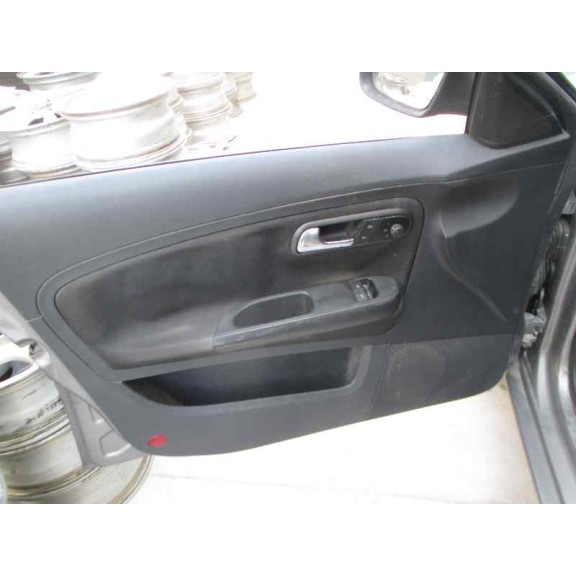 seat ibiza (6l1) del año 2003