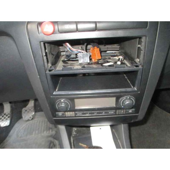 seat ibiza (6l1) del año 2003