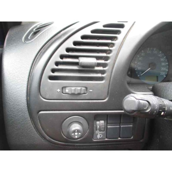 citroën xsara berlina del año 2001