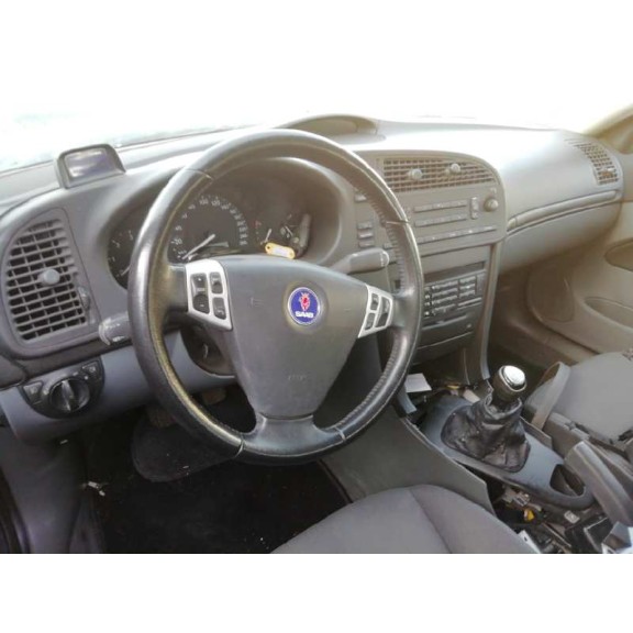 saab 9-3 berlina del año 2004