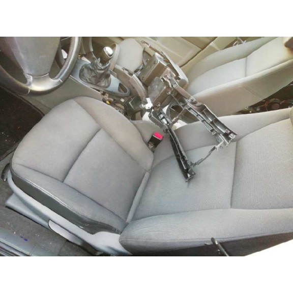 saab 9-3 berlina del año 2004