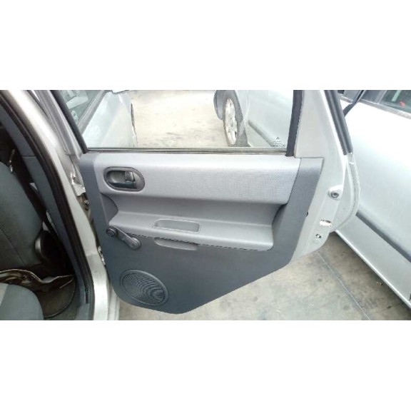 mitsubishi colt berlina 5 (z30a) del año 2006