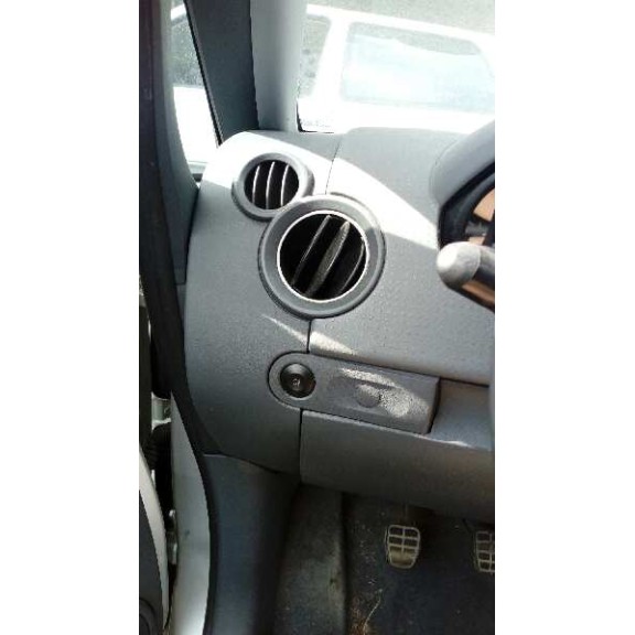 mitsubishi colt berlina 5 (z30a) del año 2006