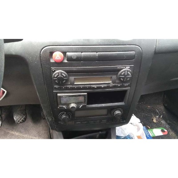 seat ibiza (6l1) del año 2004