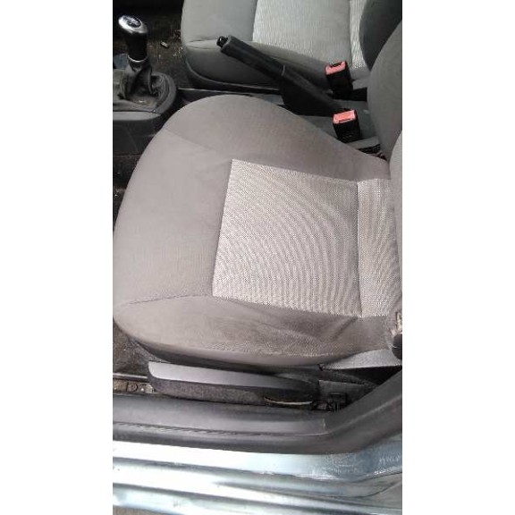 seat ibiza (6l1) del año 2004