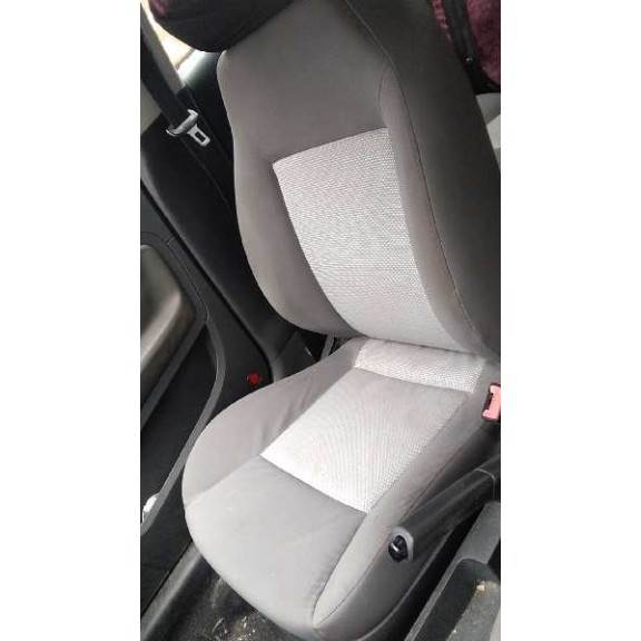 seat ibiza (6l1) del año 2004