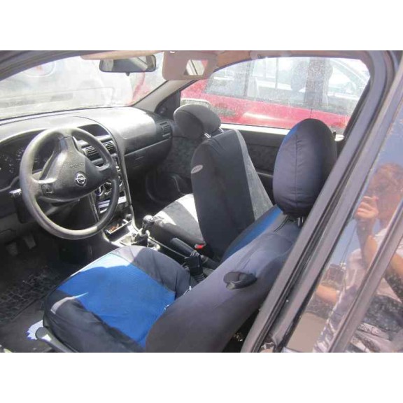 opel astra g berlina del año 2001
