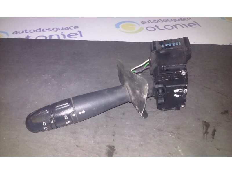 Recambio de mando intermitentes para renault clio ii fase ii (b/cb0) 1.2 referencia OEM IAM   