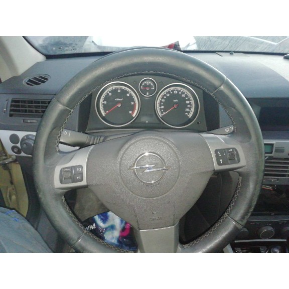 opel astra h berlina del año 2004