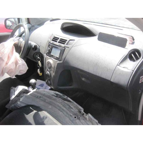 toyota yaris del año 2011