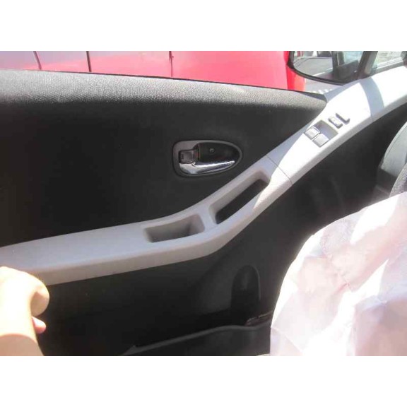 toyota yaris del año 2011