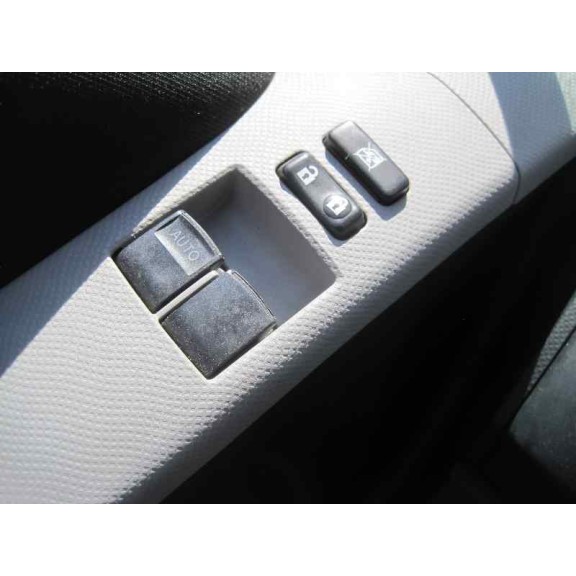 toyota yaris del año 2011