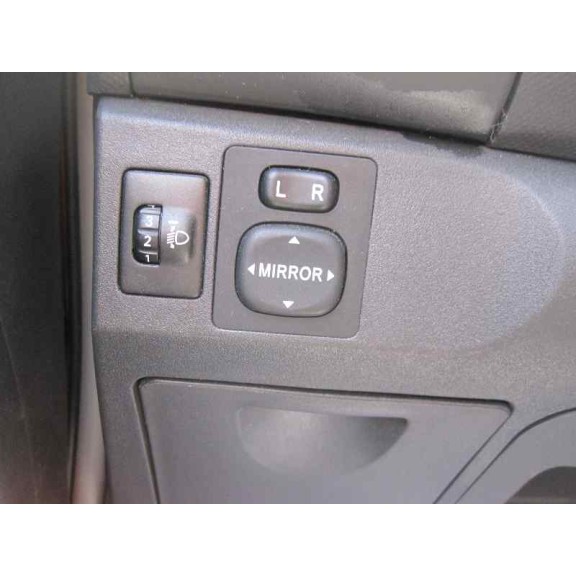 toyota yaris del año 2011