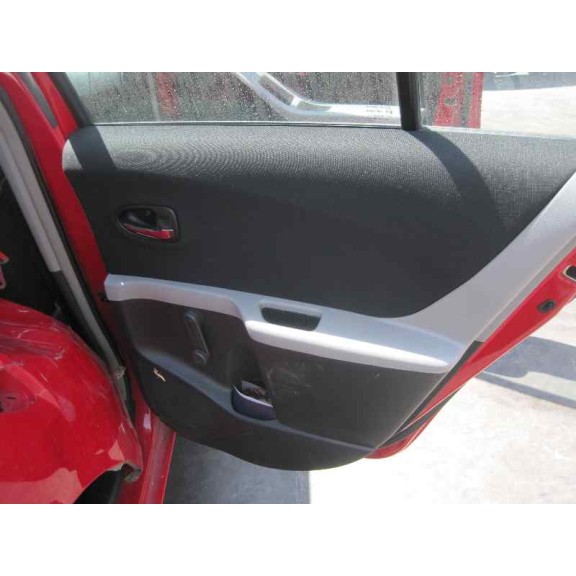 toyota yaris del año 2011