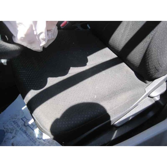 toyota yaris del año 2011