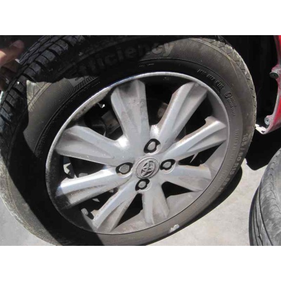 toyota yaris del año 2011