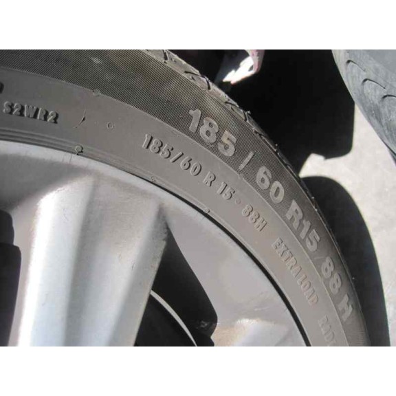 toyota yaris del año 2011