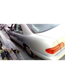 mercedes-benz clase e (w210) berlina del año 1999 2