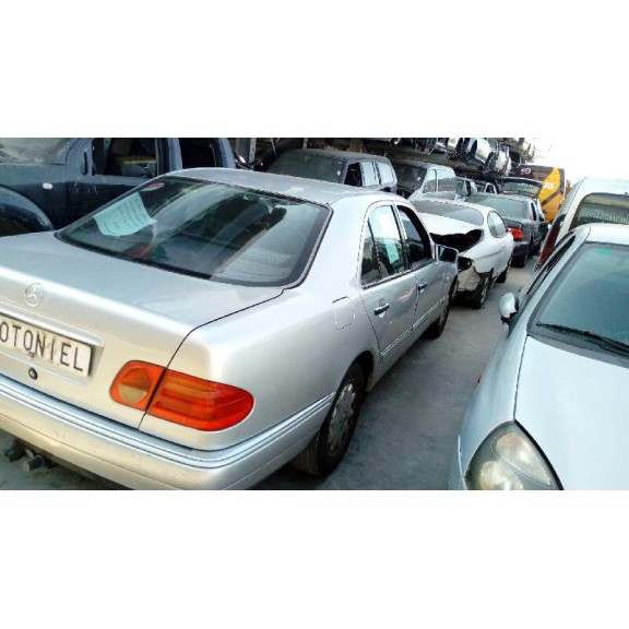mercedes-benz clase e (w210) berlina del año 1999