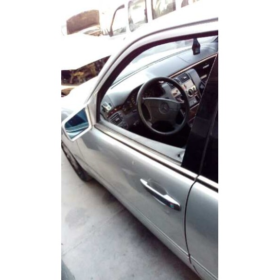 mercedes-benz clase e (w210) berlina del año 1999