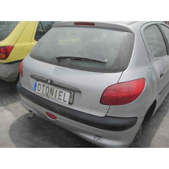 peugeot 206 berlina del año 2001
