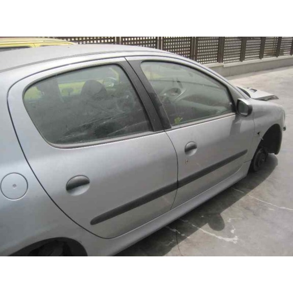 peugeot 206 berlina del año 2001