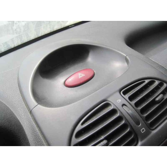 peugeot 206 berlina del año 2001