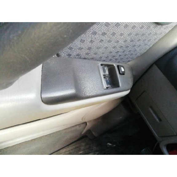 nissan primera berlina (p11) del año 2001